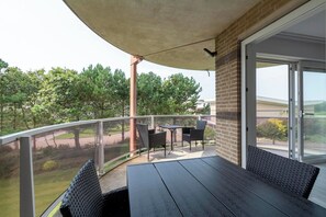 Outdoor dining - Apartment in Julianadorp near the Beach (Julianadorp aan Zee)