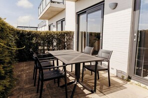 Outdoor dining - De Vlijt Royal Class 2-person suite (De Cocksdorp)