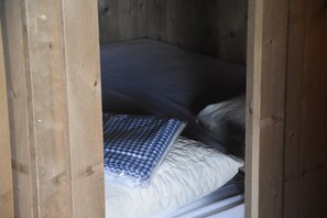 3 bedrooms, travel cot - Kidz Lodge in Zon Zee Strand with Play Area (Callantsoog)
