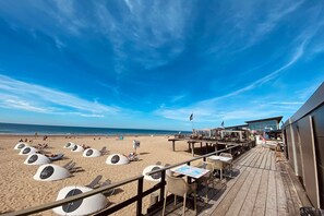 Beach nearby - Kidz Lodge in Zon Zee Strand with Play Area (Callantsoog)