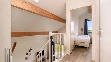 4 bedrooms, travel crib, free WiFi