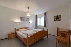 4 bedrooms, travel cot, free WiFi