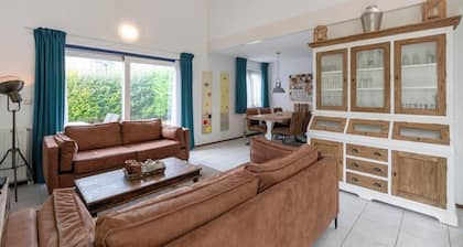 Charmante Villa in der Nähe eines Sandstrandes