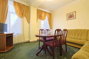 Junior Double Room, 1 Double Bed | Living area - Lalaner Hotel (Sisian)
