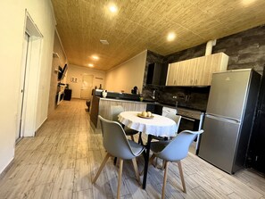 Fridge, microwave, oven, stovetop - La Casita Gergaleña: Confort y a Solo 20 Minutos de la Capital (Gérgal)