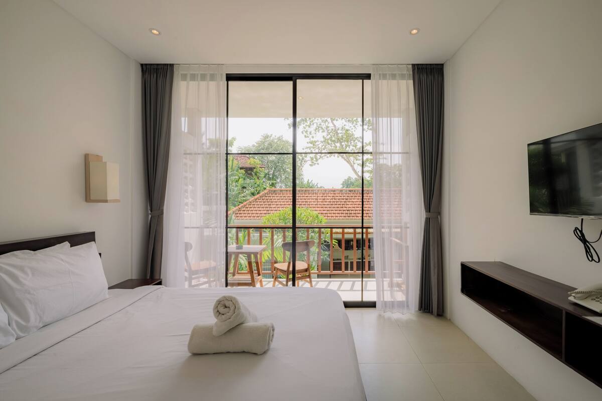 Chambre Double Deluxe, vue piscine | Chambres insonorisées, Wi-Fi gratuit, draps fournis