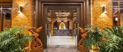 In-room safe, desk, soundproofing, free WiFi