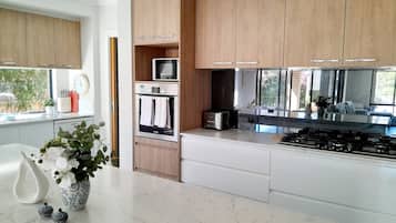 Oven, dishwasher