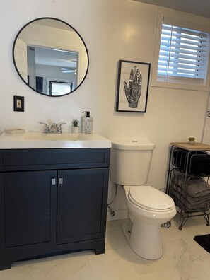 Hair dryer, towels, soap, shampoo - Cozy guesthouse, conveniently located to many Los Angeles attractions
(Los Angeles)