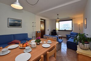 Family House, Multiple Bedrooms, 2 Bathrooms, Mountainside (Belvedere) | Living area - Belvedere (Colico)