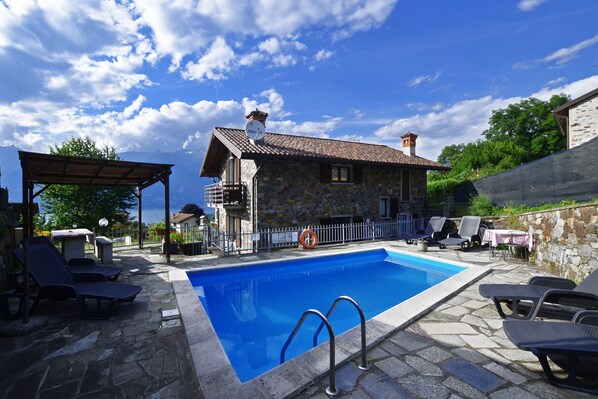 Seasonal outdoor pool - Belvedere (Colico)