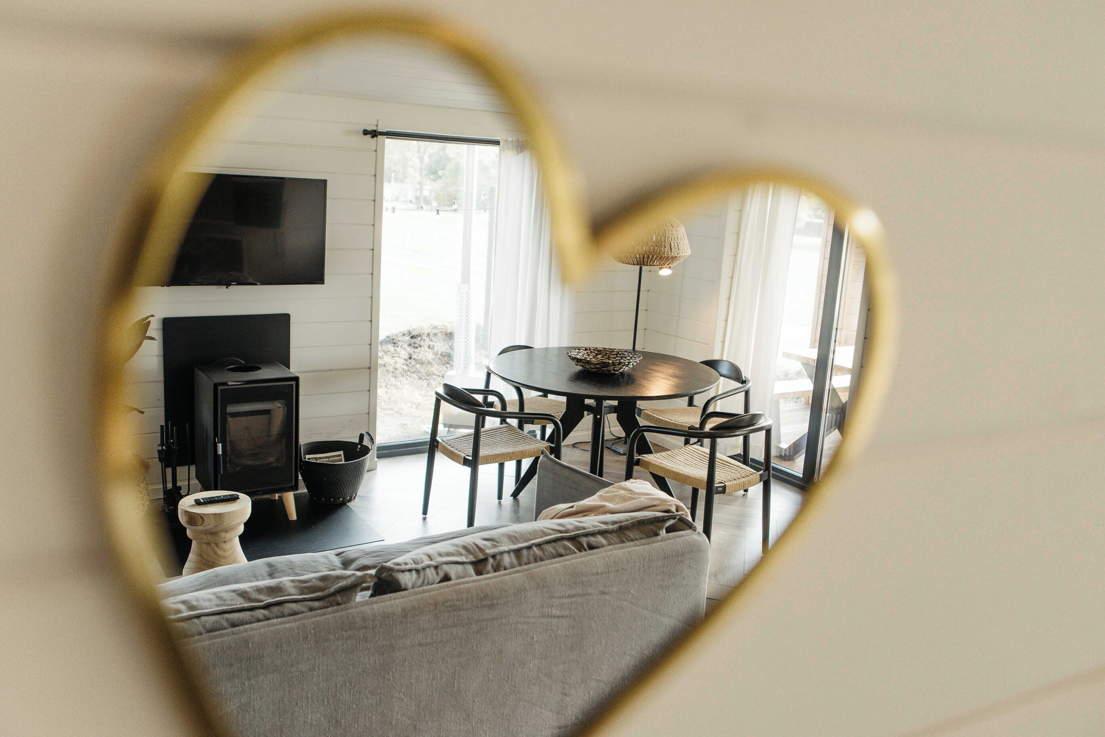 Stimmungsvolles Scandi Am See Für 5 Personen, Mit Privatem Whirlpool, Holzöfen, Großzügiger Veranda Und Viel Natur Sowie Resorteinrichtungen In Greifbarer Nähe. - Niedersachsen