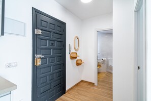 Douche, sèche-cheveux, serviettes fournies