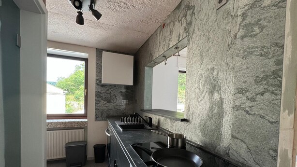 Coffee/tea maker, fridge, microwave, oven - Fewo Haus zur Vulkaneifel Brohl, 1.og (Brohl-Lützing)