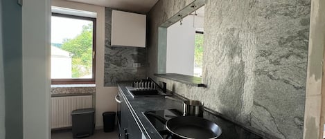 冰箱、微波炉、烤箱、炉灶