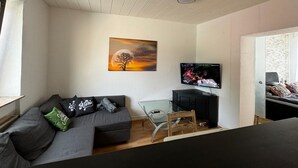 Living area - Fewo Haus zur Vulkaneifel Brohl, 1.og (Brohl-Lützing)