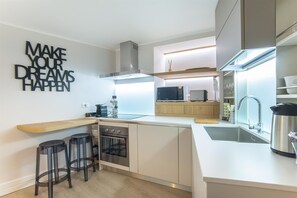 Kühlschrank, Herdplatte, Geschirrspüler