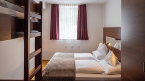 Comfort-Apartment, Balkon, Bergblick | 2 Schlafzimmer, Verdunkelungsvorhänge, kostenloses WLAN