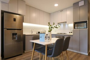 Fridge, microwave, oven, stovetop