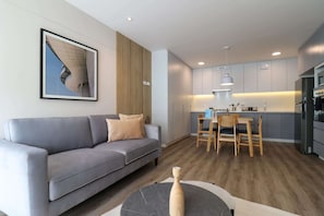 TV, offices - w* | Glorious 1BR w/ Perfect Balcony in Miraflores (Miraflores)