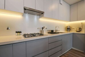 Fridge, microwave, oven, stovetop - w* | Glorious 1BR w/ Perfect Balcony in Miraflores (Miraflores)