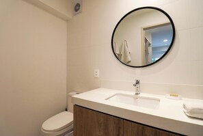 Bruser, hårtørrer, håndklæder