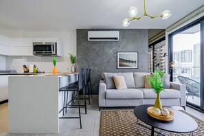 TV, offices - w* | Minimalist 1BR w/ Balcony in San Francisco (Panamá)