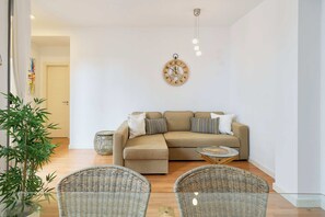 Télévision LCD de 50 pouces avec chaînes par câble