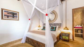 Iron/ironing board, bed sheets