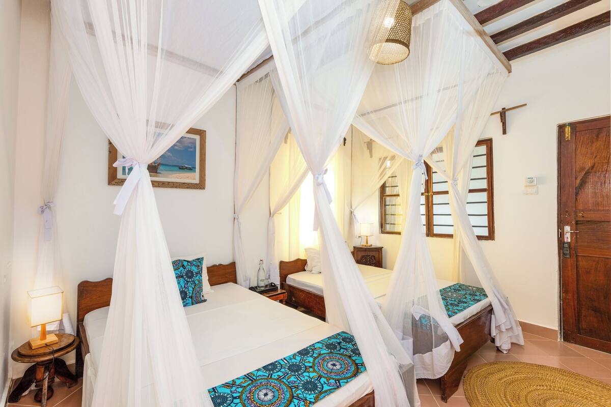 Economy Double Room, 2 Twin Beds | Iron/ironing board (on request), bed sheets