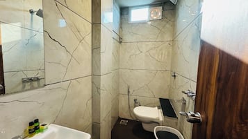 Deluxe Room | Bathroom | Shower, towels, soap, toilet paper