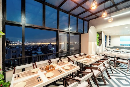 Restaurante. Hotel Anand