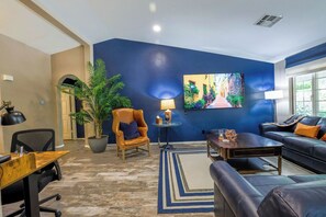 Smart TV, books, computer monitors, printers - AZ Dream Golf Vacation 2 BR 2 bath house optional casita Oakwood Country Club (Sun Lakes)