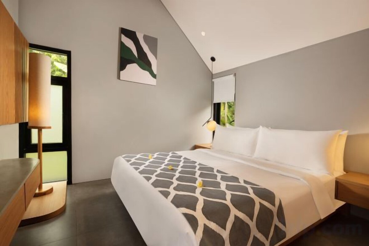 In-room safe, desk, free WiFi, bed sheets
