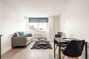 Dining - Modern 1 Bedroom Apartment in Central Wakefield (Wakefield)