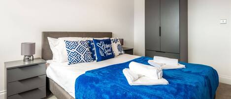 1 quarto, escrivaninha, Wi-Fi, roupa de cama