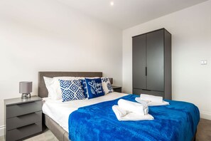 1 Schlafzimmer, Schreibtisch, WLAN, Bettwäsche