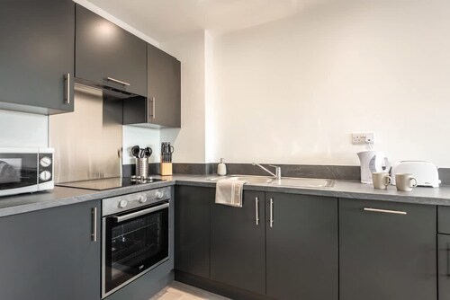 Bright Open-plan 1 Bed Central Wakefield Apartment