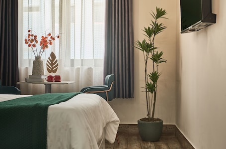 Deluxe Room, 1 Queen Bed, Non Smoking, City View | Desk, soundproofing, free WiFi, bed sheets