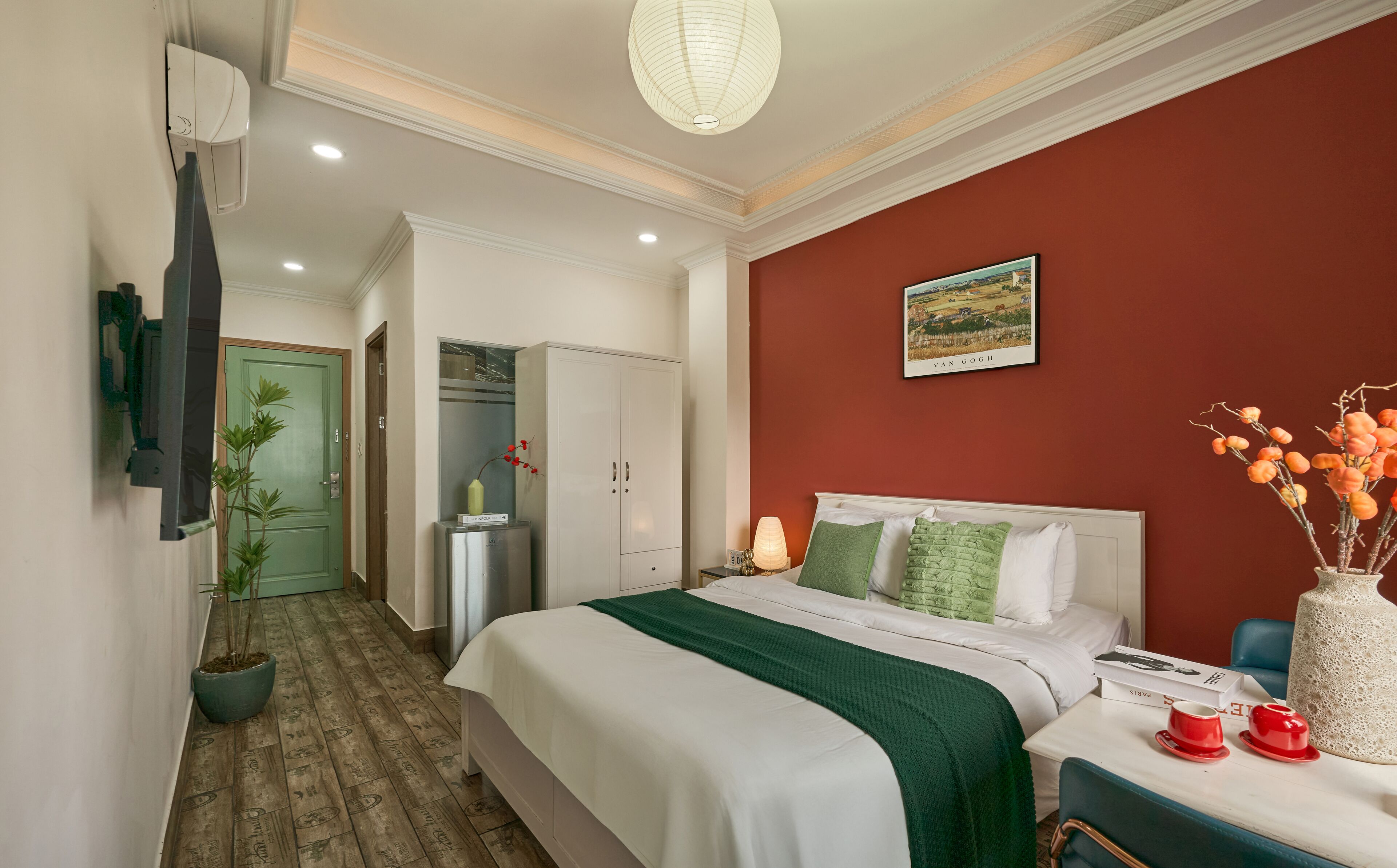 Deluxe Room, 1 Queen Bed, Non Smoking, City View | Desk, soundproofing, free WiFi, bed sheets