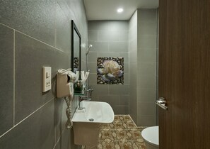 Standardzimmer, 1 Queen-Bett, Nichtraucher, Stadtblick | Badezimmer