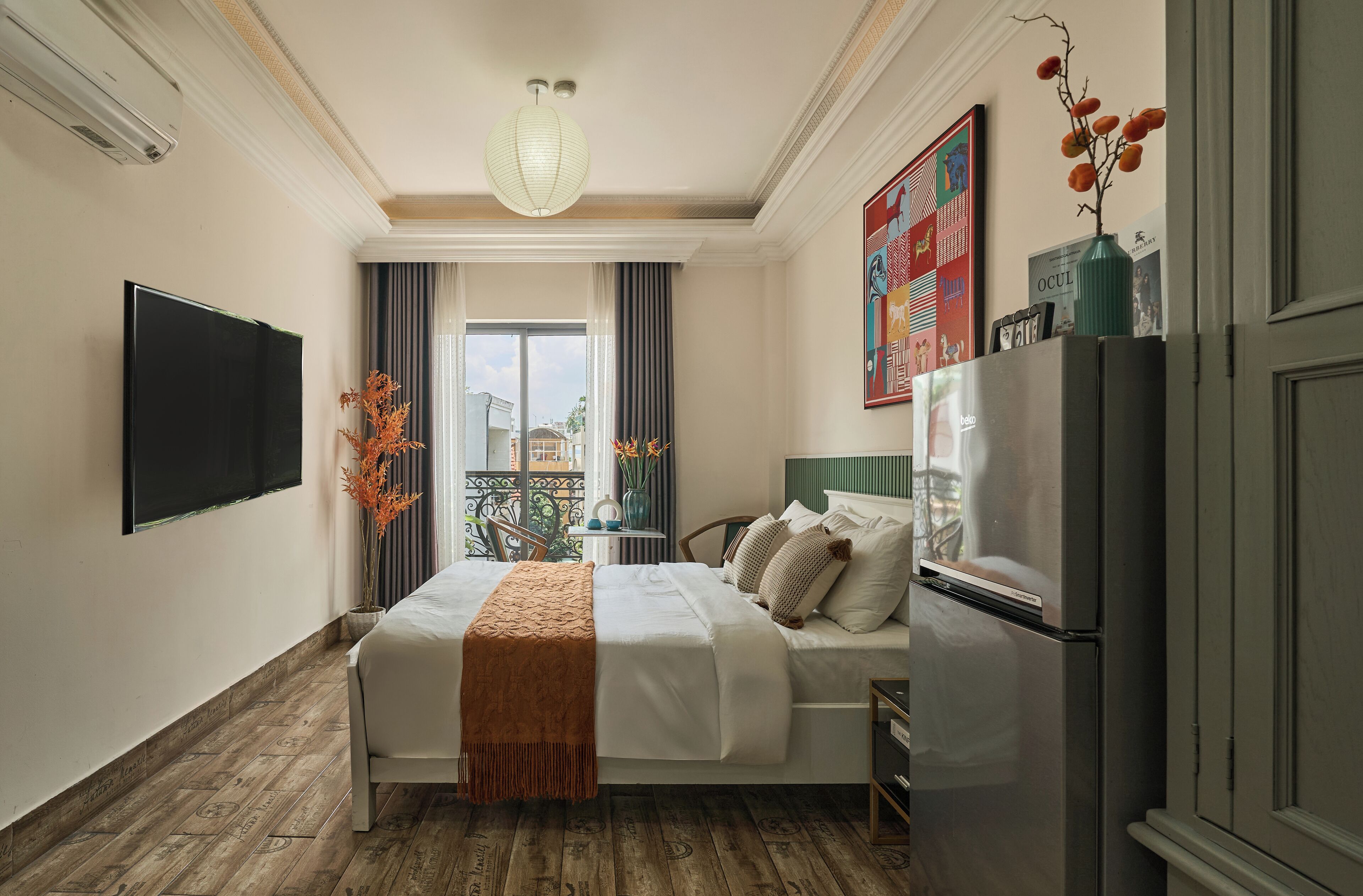 Escrivaninha, quartos à prova de som, Wi-Fi de cortesia, roupa de cama