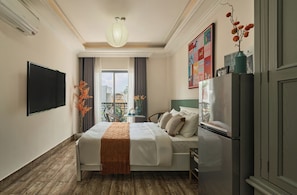 Desk, soundproofing, free WiFi, bed sheets - The Passion Hotel Airport - 5 minutes to Tan Son Nhat (Ho Chi Minh City)