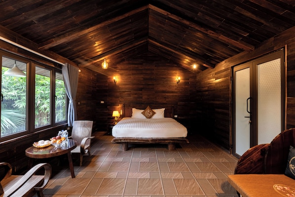 Deluxe-huvila, 1 makuuhuone, yksityinen uima-allas, näköala lomakeskukseen | Työpöytä, kannettavalle tietokoneelle sopiva työtila, äänieristys