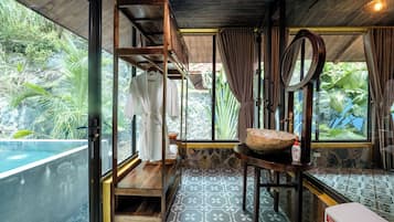 Villa Superior - privat pool | Badrum | Hårtork, badrock, tofflor och handdukar