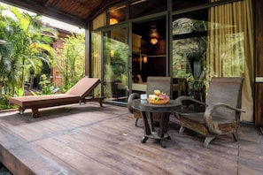 Premium-huvila, 1 makuuhuone, yksityinen uima-allas, näköala lomakeskukseen | Oleskelualue