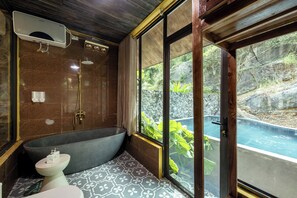 Villa Superior, piscina privata | Bagno | Asciugacapelli, accappatoio, pantofole, asciugamani