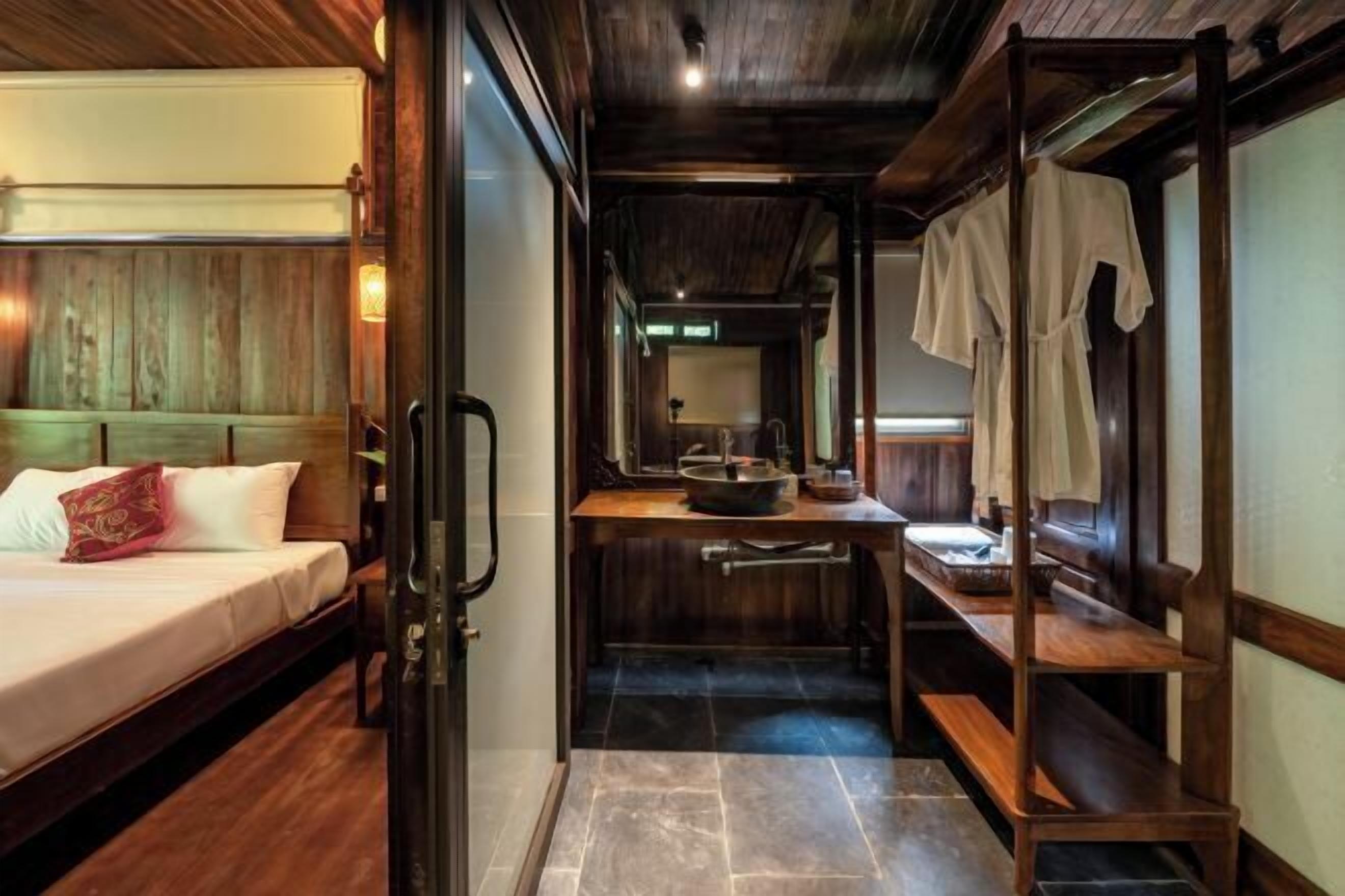 Escritorio y espacio para trabajar con laptop 