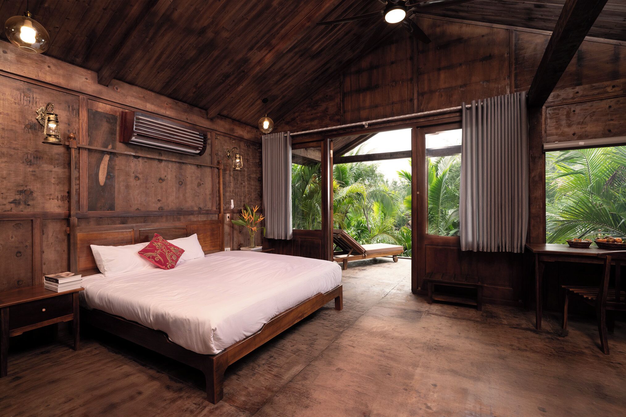 Escritorio y espacio para trabajar con laptop 