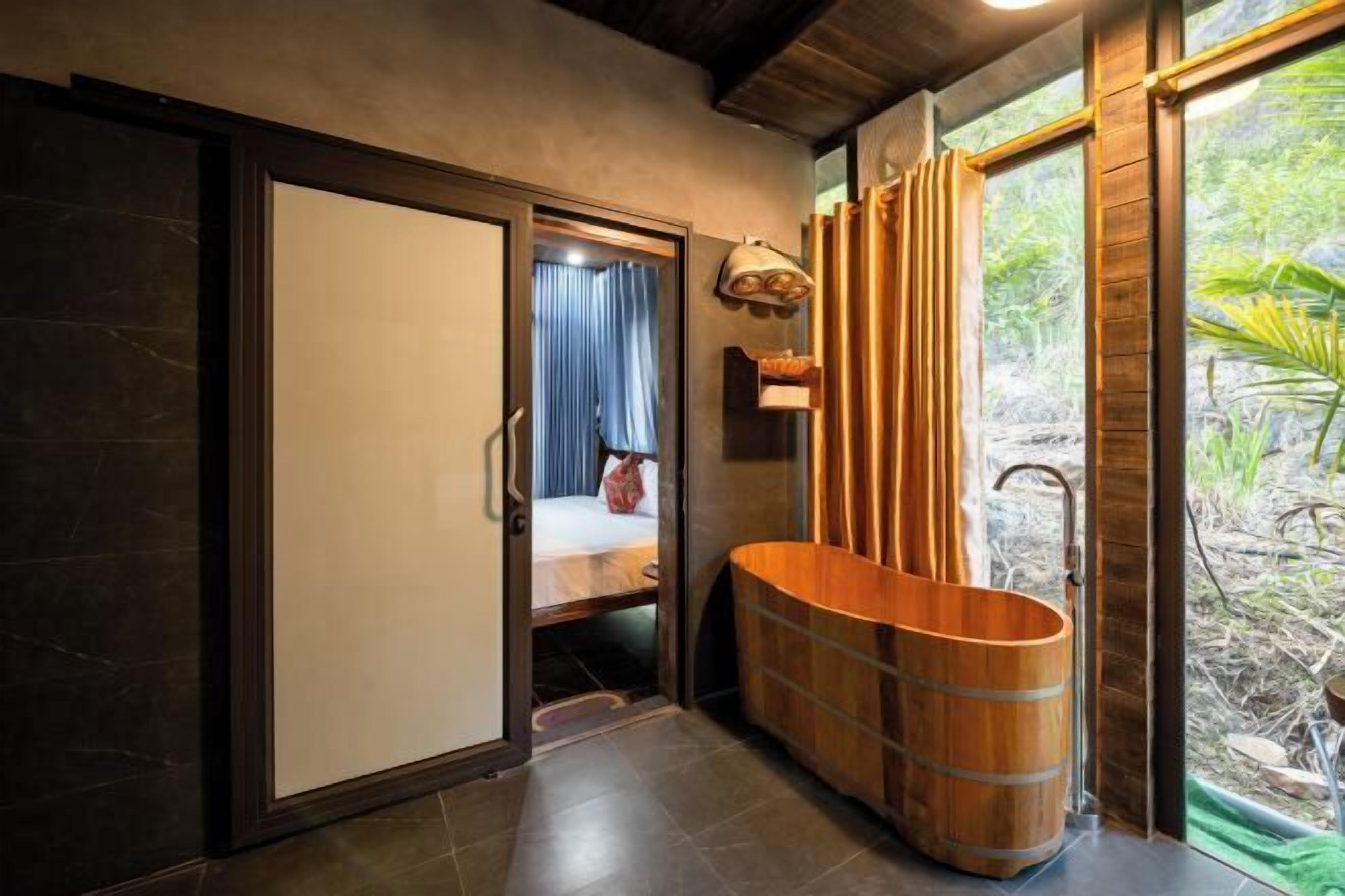 Escritorio y espacio para trabajar con laptop 